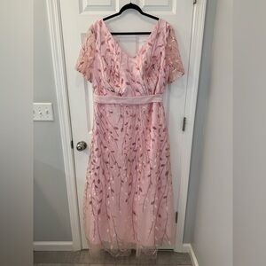 Rose Sheath V Neck Sequin Mother of the Bride Dress with Short Sleeves Plus 20